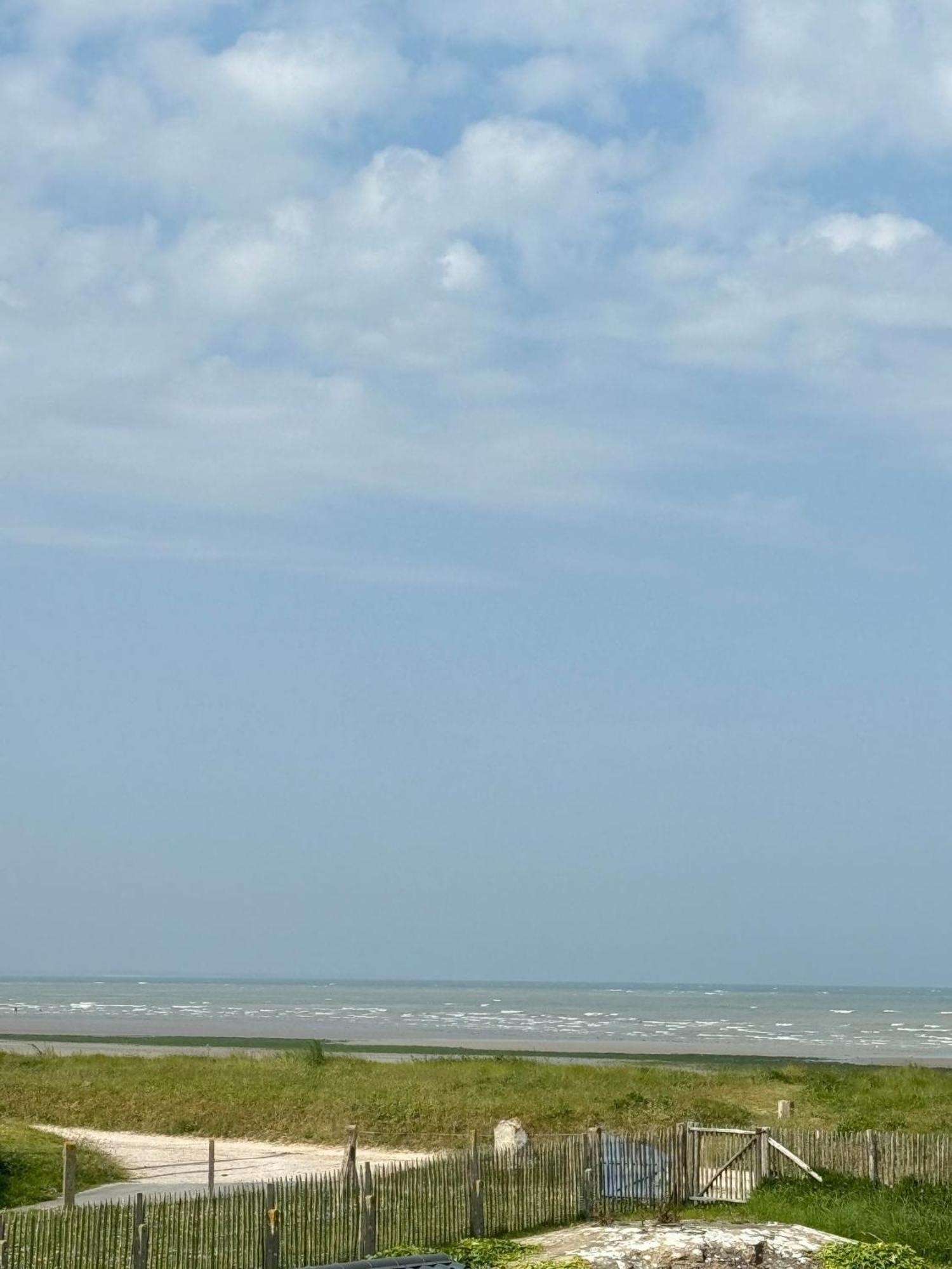 Vila Face Aux Isles Saint-Marcouf Exteriér fotografie